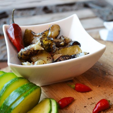 Grilled zucchini in oil