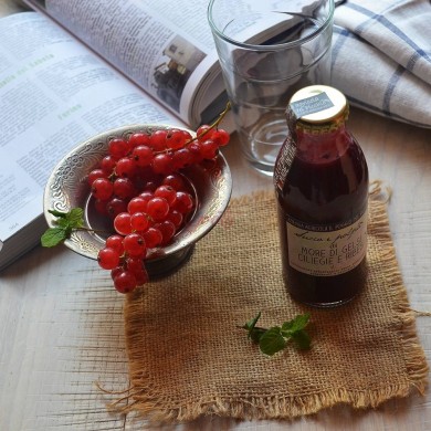 Succo e polpa di more di gelsi, ciliegie e ribes