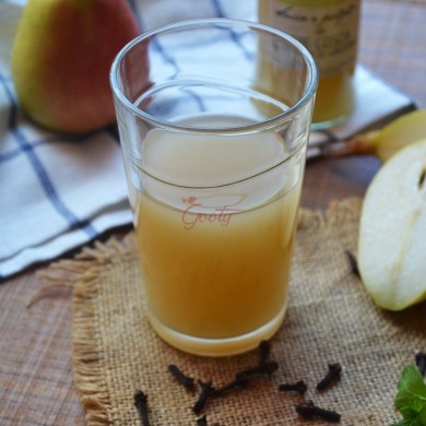 Succo e polpa di pere coscia e chiodi di garofano